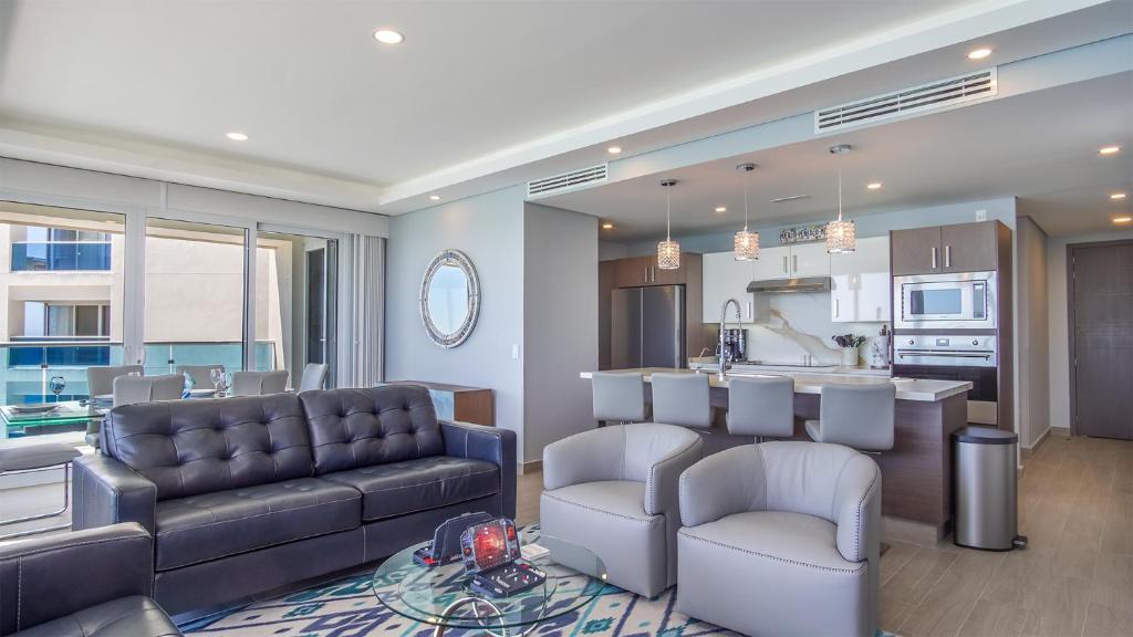 Spectacular Ocean View Condo Verano 2205 Encantame Towers - 2