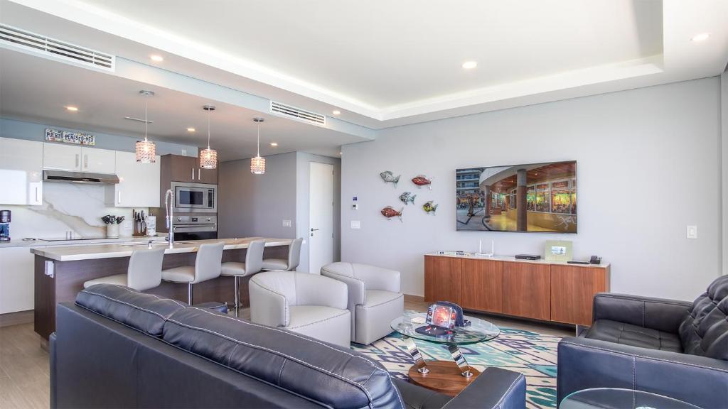 Spectacular Ocean View Condo Verano 2205 Encantame Towers - 4