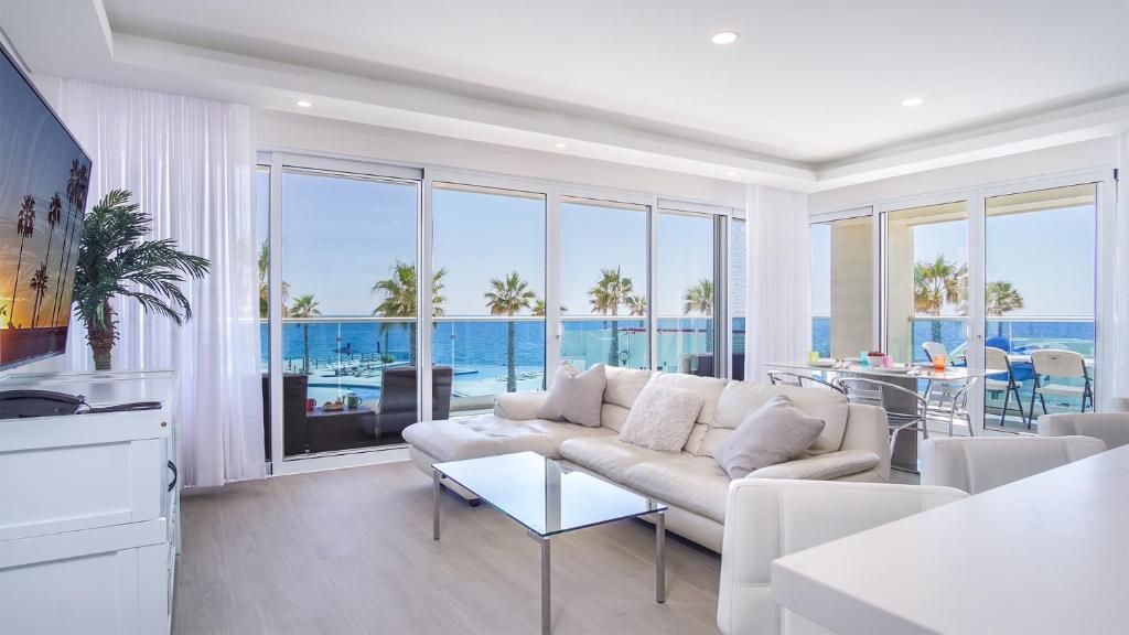 Breathtaking 2 bedroom condominium (E205) - 3