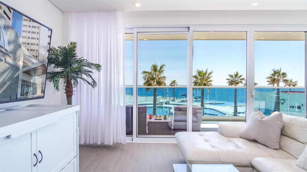 Breathtaking 2 bedroom condominium (E205) - 4