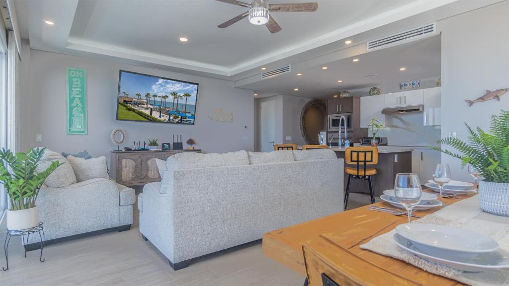 Amazing two bedroom beach front condo W405 - 4