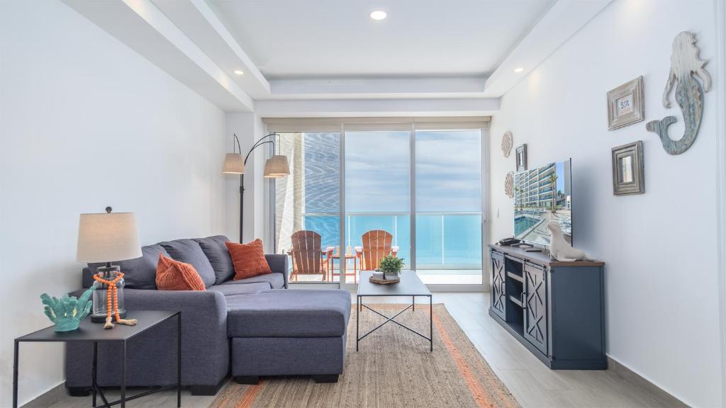 Lavish 1 bedroom Beach Front Condominium Encantame C-1403 - 2
