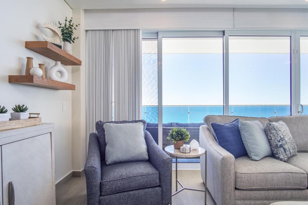 Luxury modern condo at Encantame Towers E1405 - 3