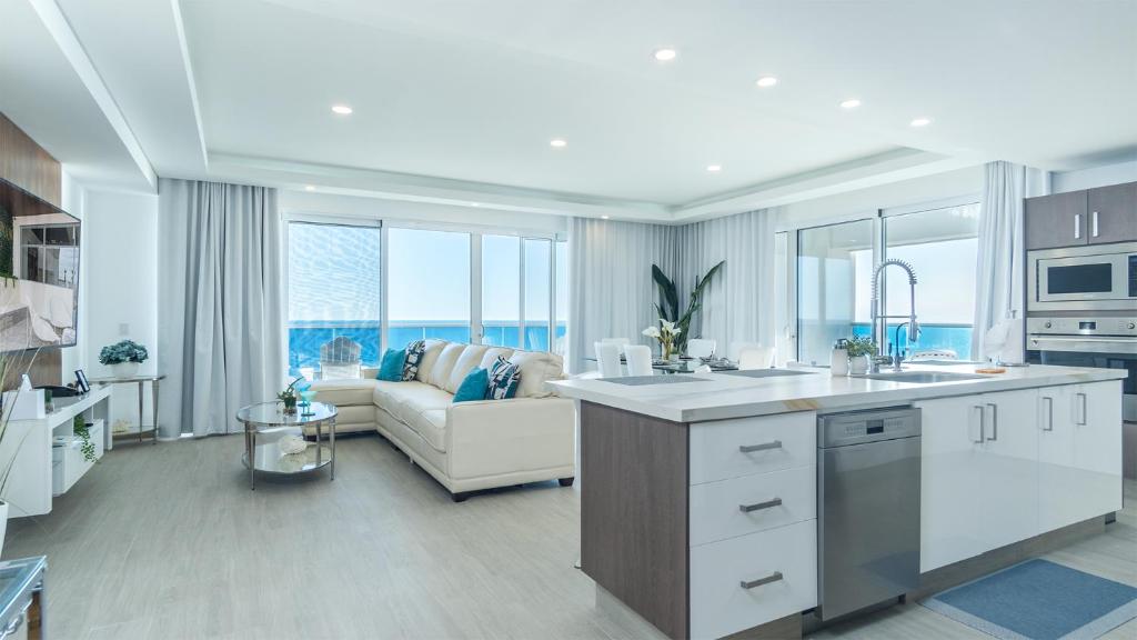 Impressive & beautiful 3 bedroom unit Ocean Front Encantame Velero-2301 - 2