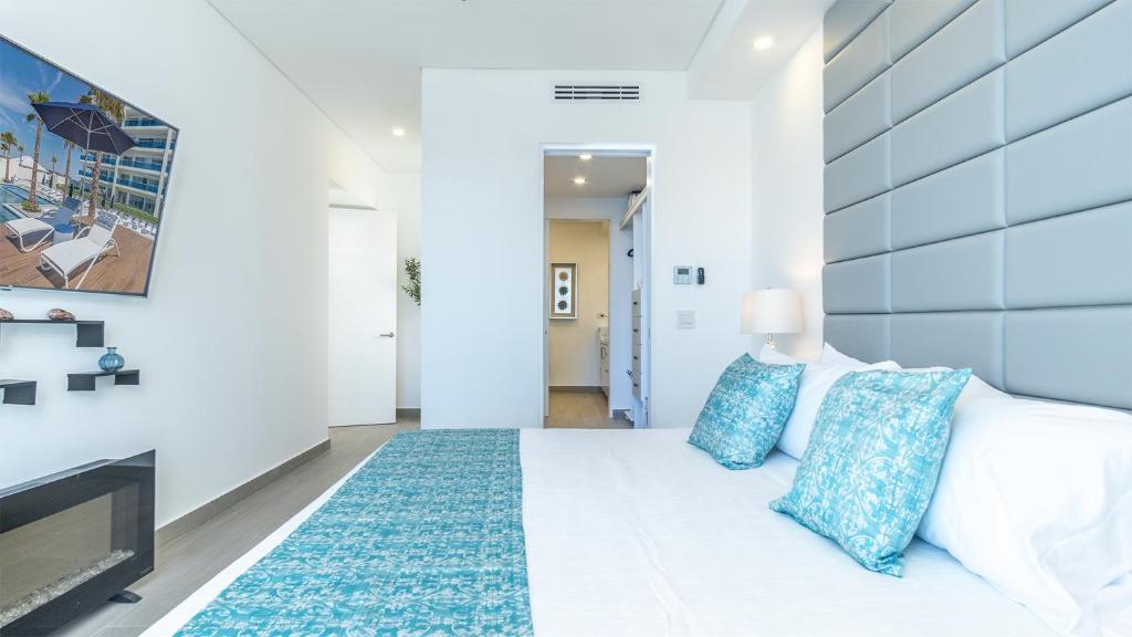 Impressive & beautiful 3 bedroom unit Ocean Front Encantame Velero-2301 - 1