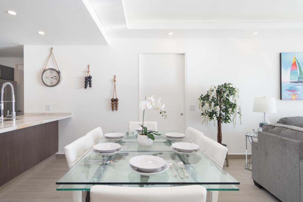 Splash in New Lazy River/Stay in Modern Luxury Encantame 702 - 3