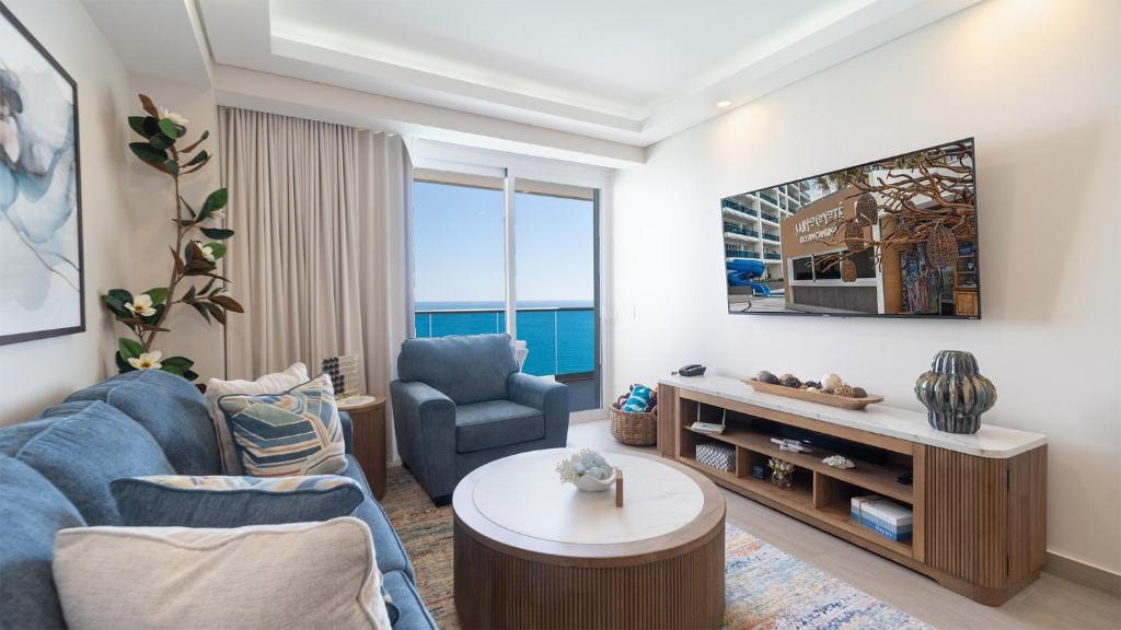 Modern Luxury, Beachfront, Ocean Views C1803 Encantame - 4
