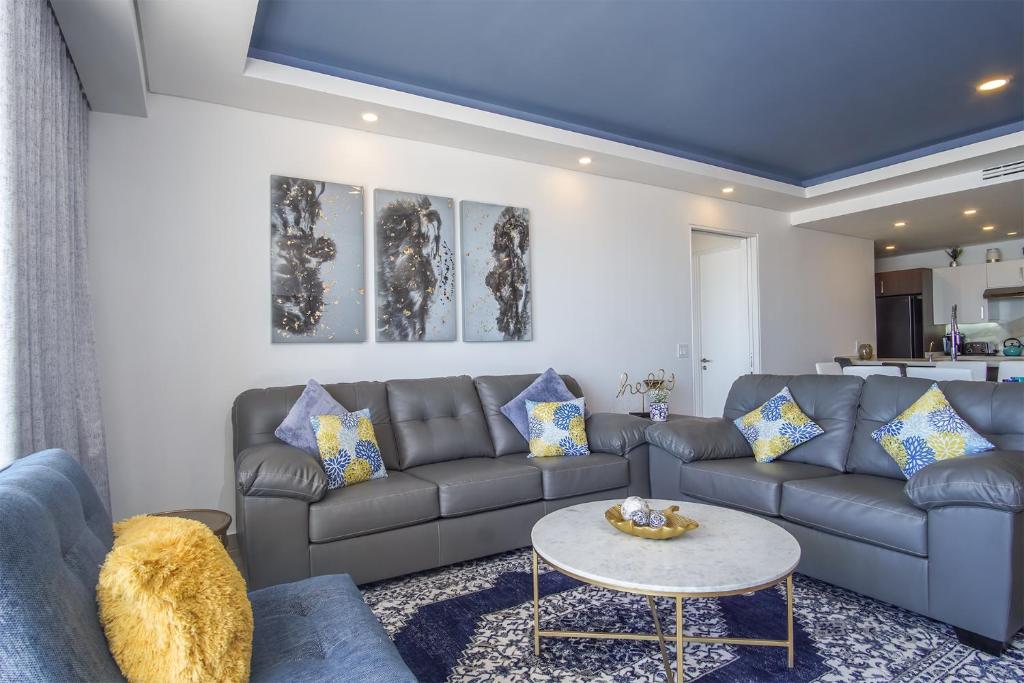 Looking for the perfect scape from the city? Peaceful 2 bedroom condo Verano 804 - 2