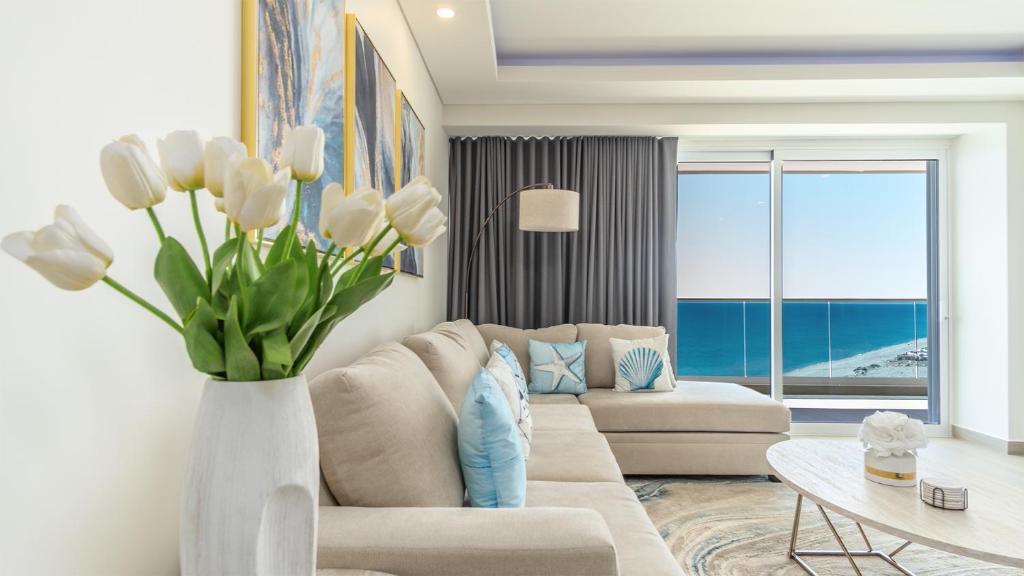 A Style Of Its Own 2 bedroom unit Encantame Viento 1202 - 2