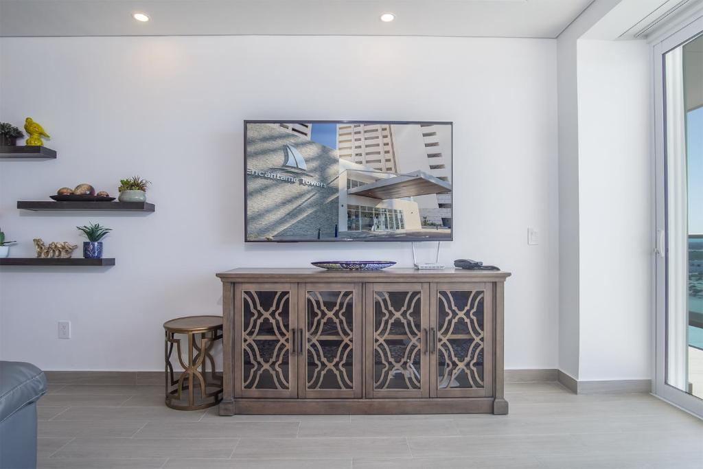 Looking for the perfect scape from the city? Peaceful 2 bedroom condo Verano 804 - 4