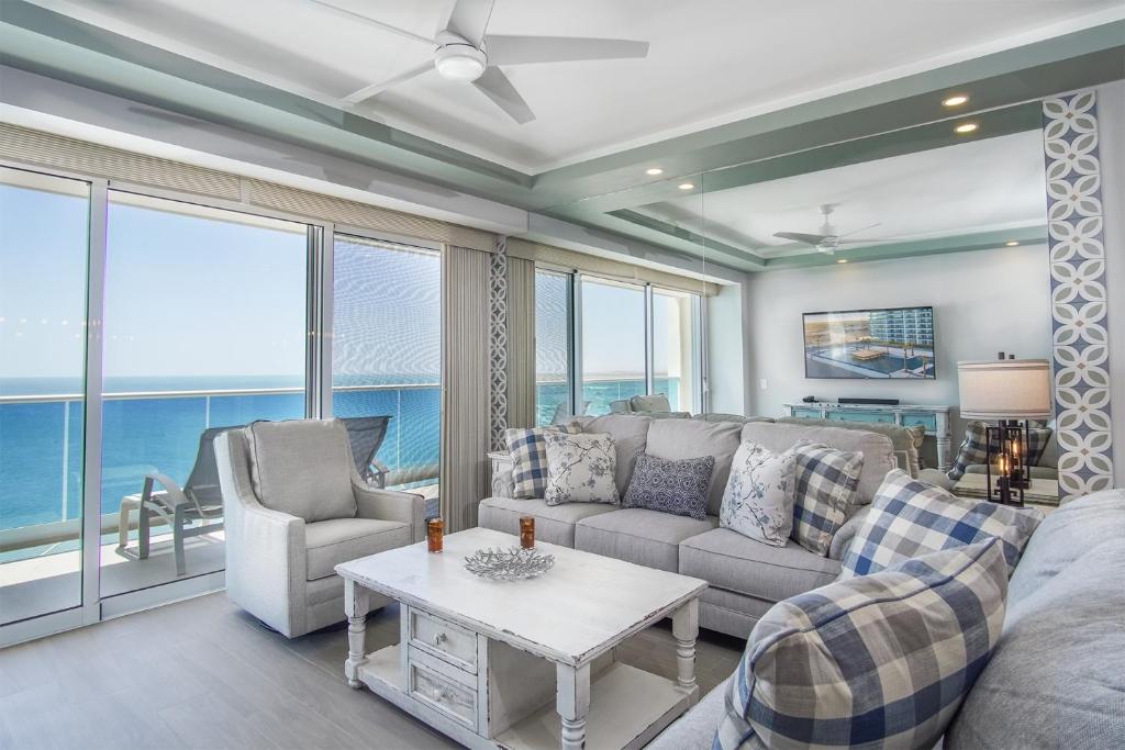 Imagine coming to this gorgeous 2 bedroom condo E1002 - 3