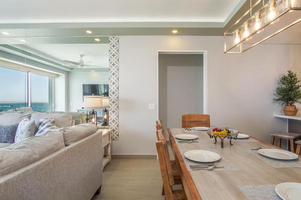 Imagine coming to this gorgeous 2 bedroom condo E1002 - 5