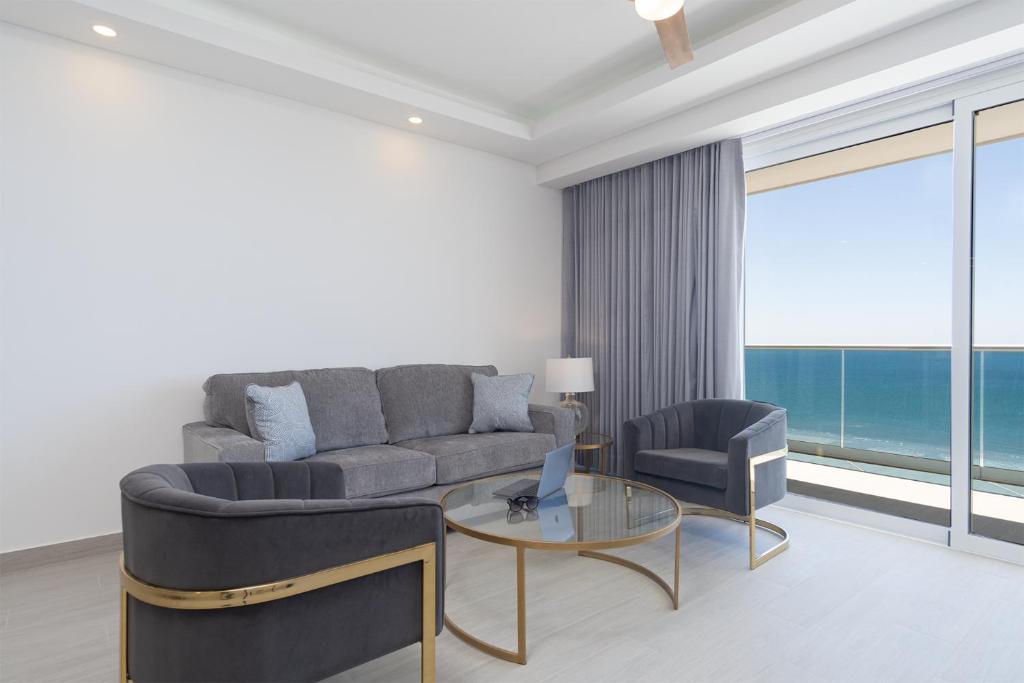 Spectacular 2 bedroom 2bathroom Beach Front Condominium at Encantame C1002 - 2
