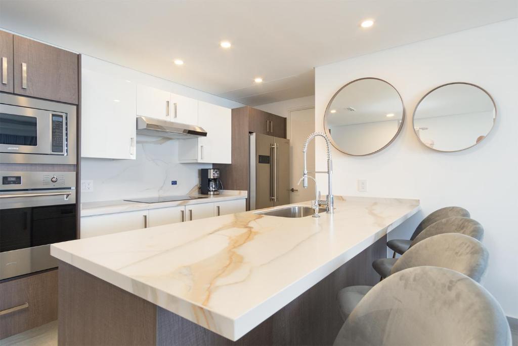 Spectacular 2 bedroom 2bathroom Beach Front Condominium at Encantame C1002 - 5