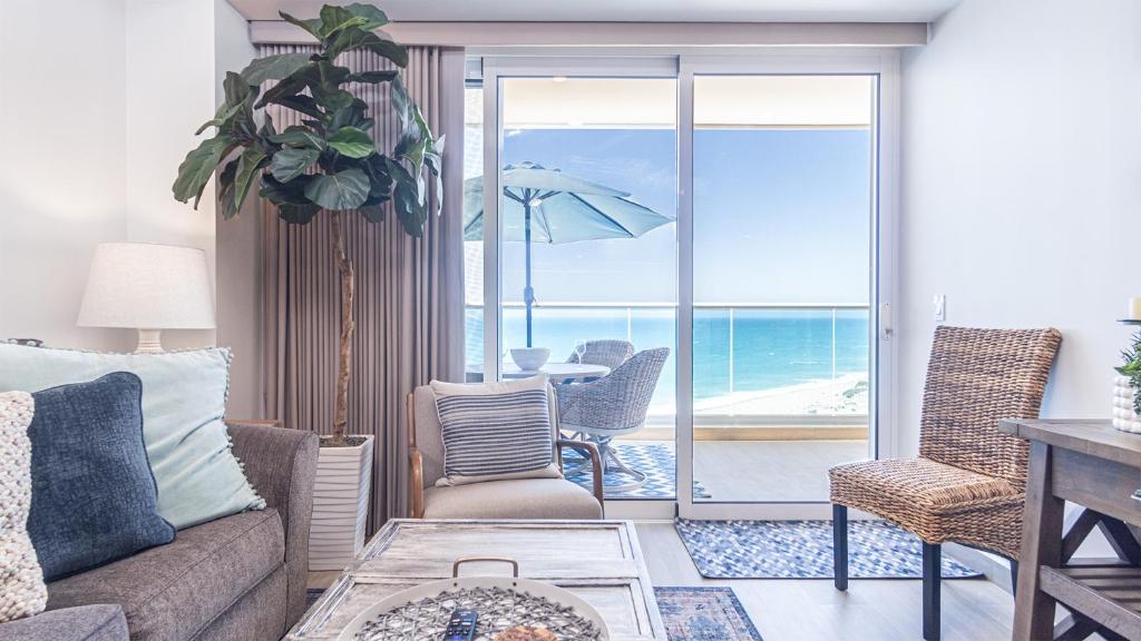 Exceptional one bedroom condominium Viento 803 - Encantame Towers - 5