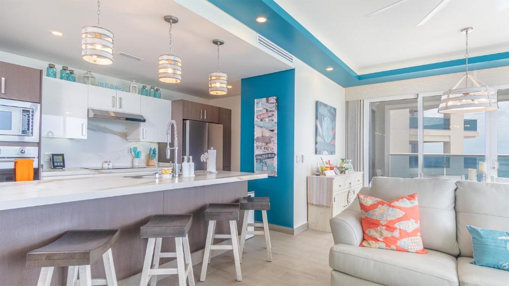 Luxury modern condo at Encantame Towers W1405 - 2