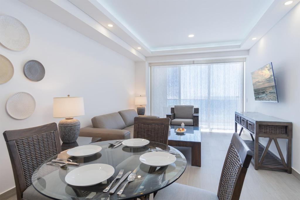 Splash in The New Lazy River/Stay in Modern Luxury Encantame C-403 - 2