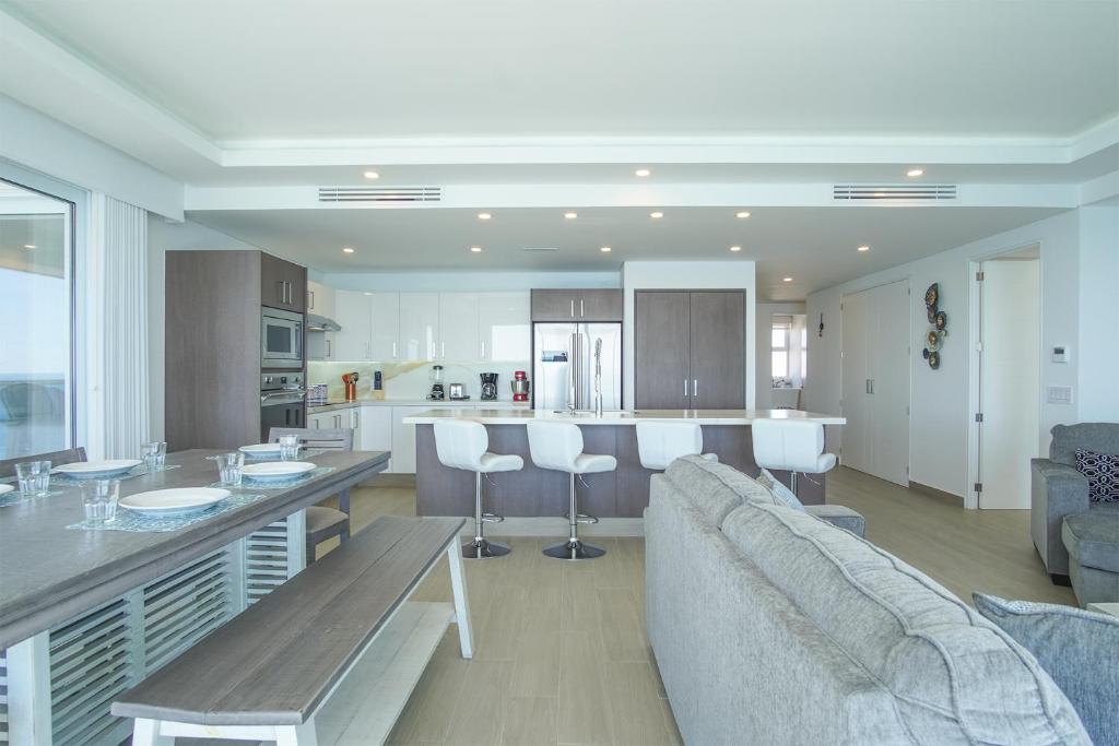 Breathtaking 3 bedroom condo Encantame Towers Velero 1801 - 4