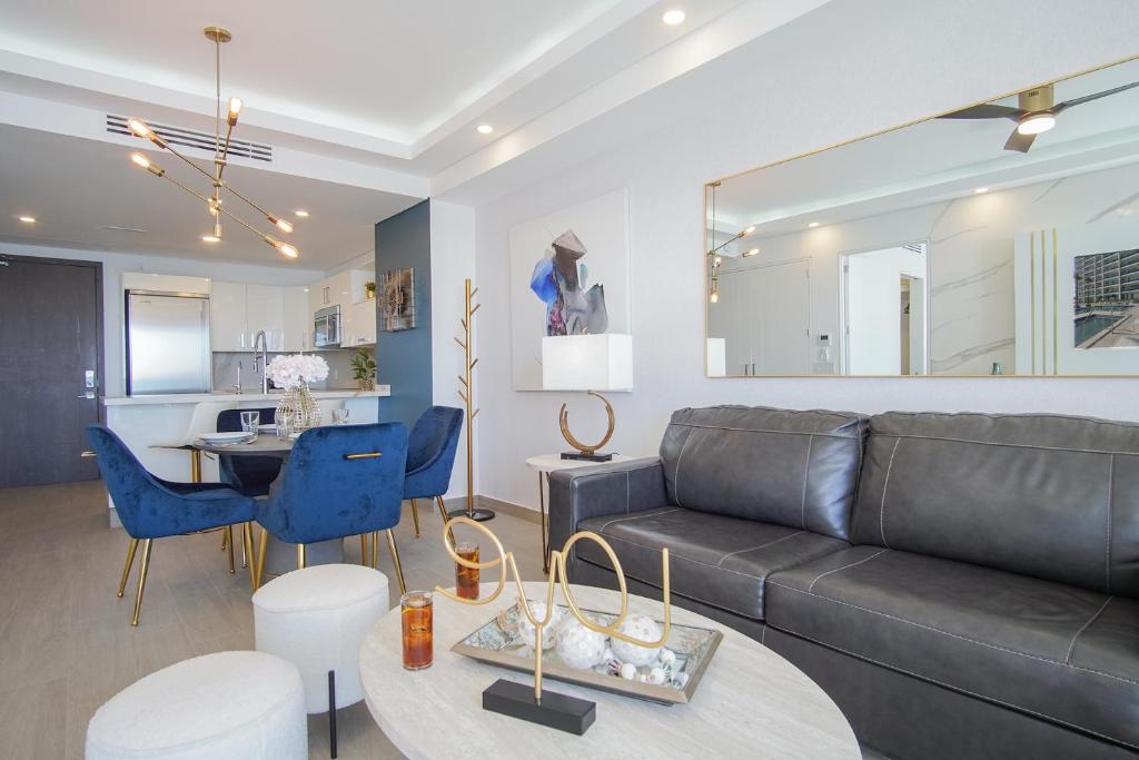 Stay in Luxury/Splash in New Lazy River this Winter Encanatame Towers 903 - 2