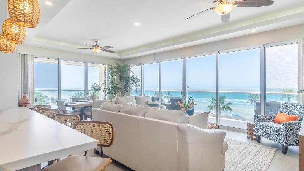 Unique condo by the beach at Encantame Towers C305 - 5