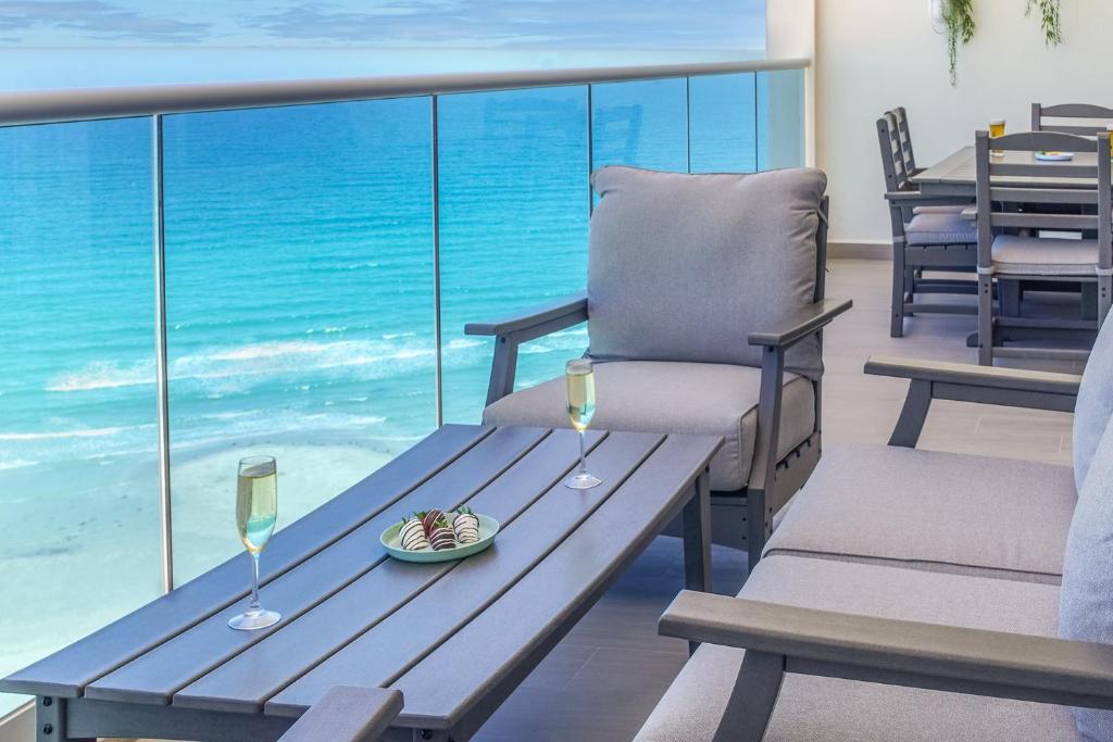 Relax in this modern ocean front condo Encantame E1404 - 3