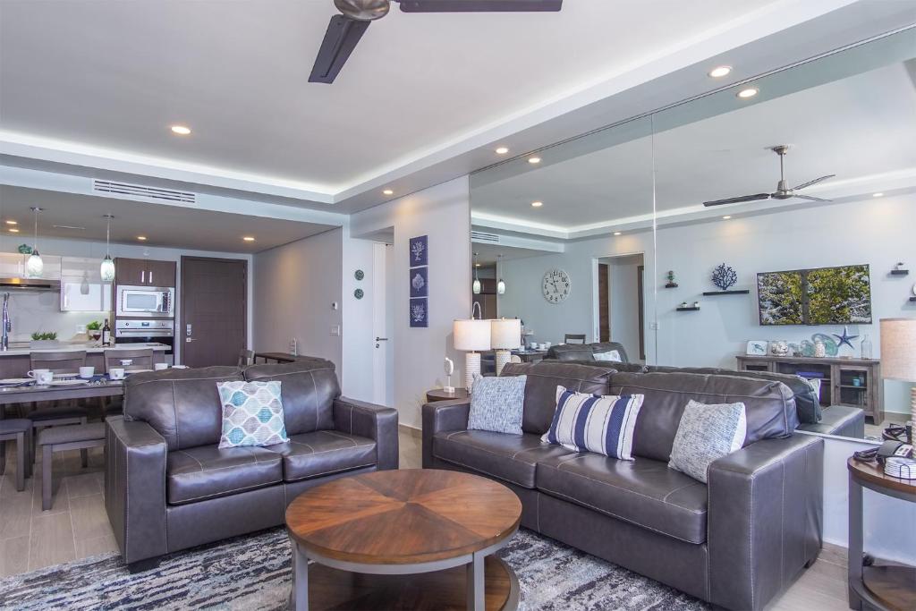 Relax in this modern ocean front condo Encantame E1404 - 4