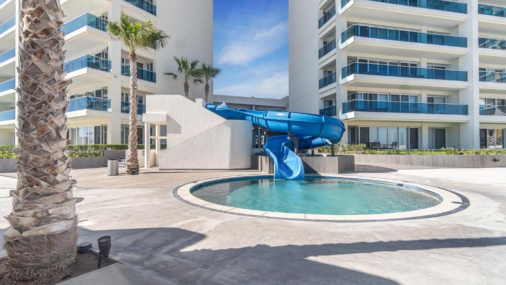Unique condo by the beach at Encantame Towers C305 - 1