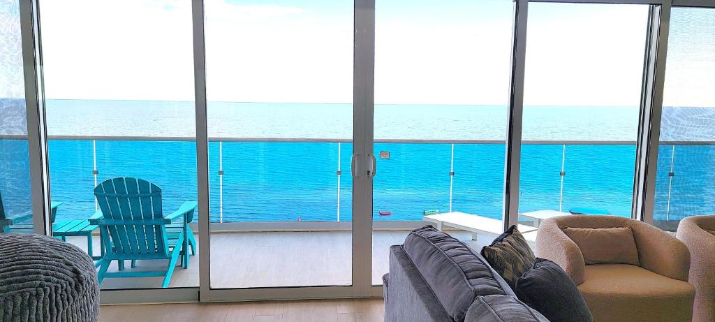 Beautiful 2 bedroom Corner Beach Front Condominium Encantame Velero 905 - 3