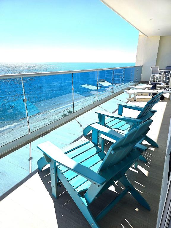 Beautiful 2 bedroom Corner Beach Front Condominium Encantame Velero 905 - 4