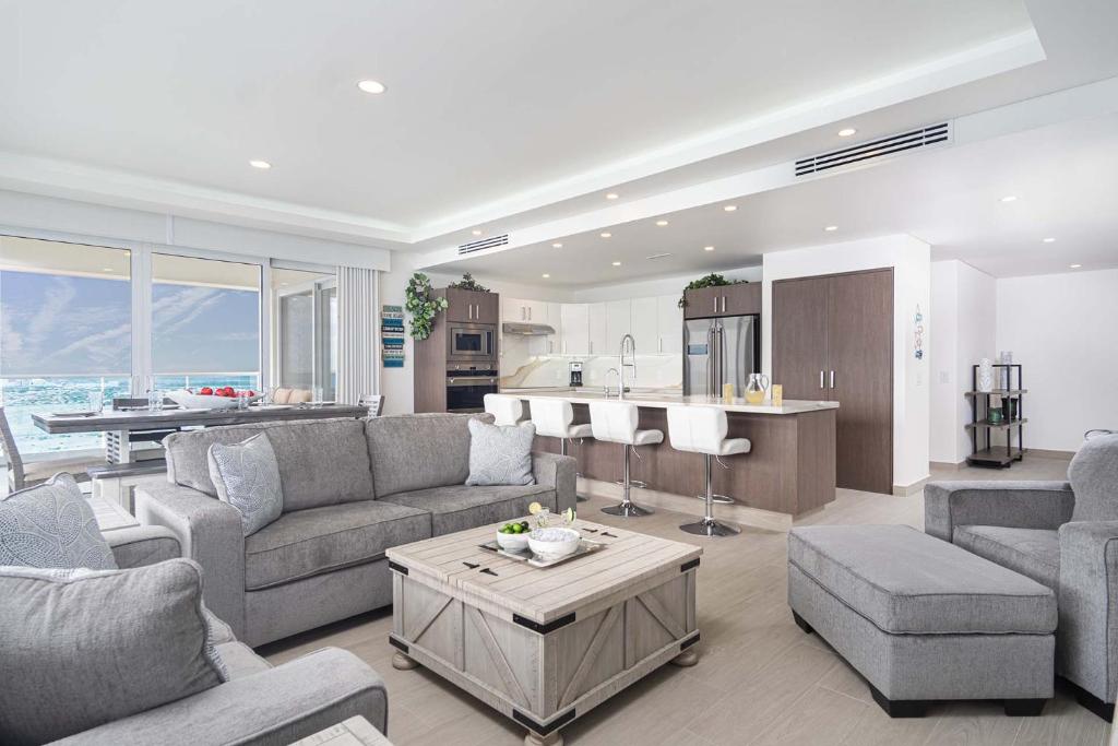 Family Paradise! 3 bedroom Corner Condominium Beach Front Encantame C-701 - 2