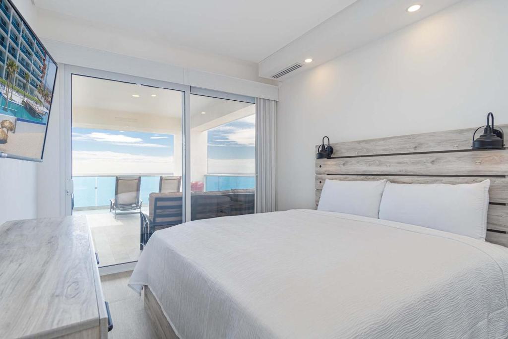 Family Paradise! 3 bedroom Corner Condominium Beach Front Encantame C-701 - 3