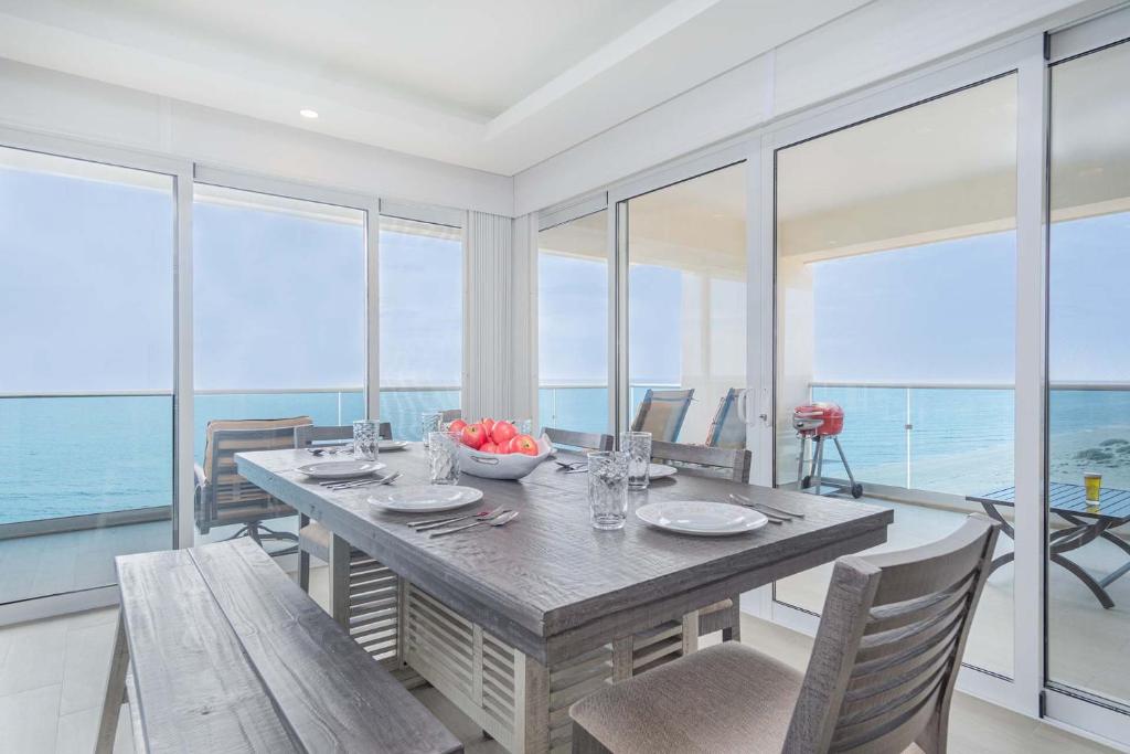 Family Paradise! 3 bedroom Corner Condominium Beach Front Encantame C-701 - 4