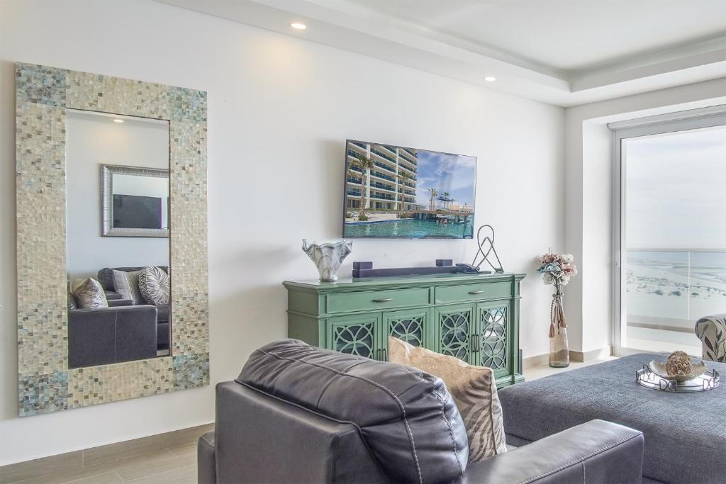 Marvelous 2 bedroom condo Encantame Towers Verano 604 - 5