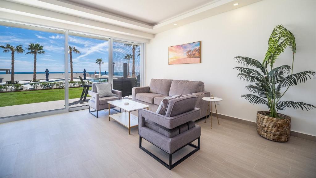 Spectacular 2 Bedroom Ground Floor condominium Encantame E104 - 2