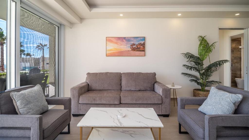 Spectacular 2 Bedroom Ground Floor condominium Encantame E104 - 3
