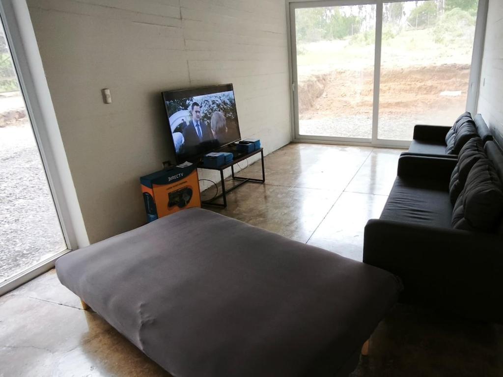 Concrete house overlooking the ocean and beach access - 2