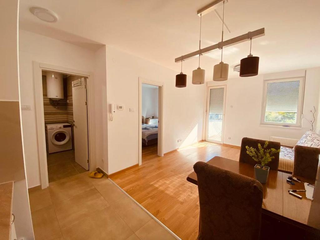 Lucky's House S - 1