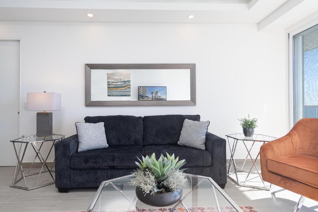 Amazing 2 bedroom Beach Front Condominium at Encantame C1102 - 2