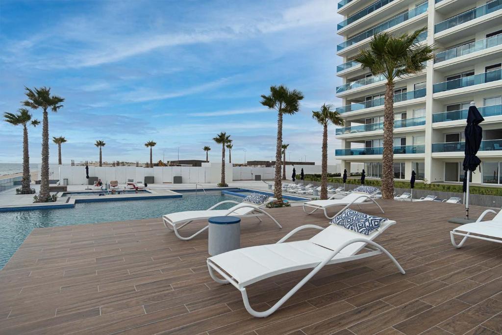Splash in The New Lazy River and Sleep In Luxury Encantame Velero 1103 - 5