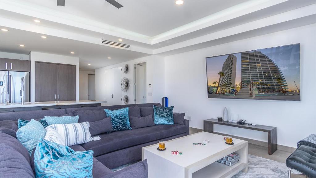 New and Amazing 3 bedroom Ground Floor Corner Beach Front Encantame C-101 - 4