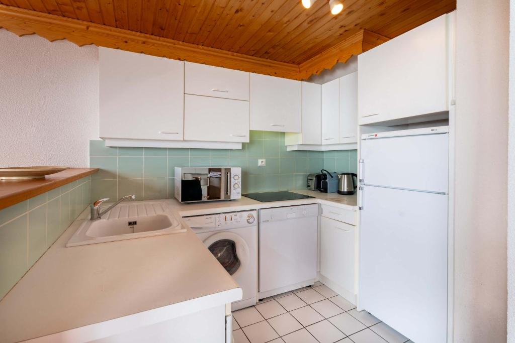 Residence Hermine, Ski In-Out with WiFi in Val Thorens, "V7" by Versant Collection - 5