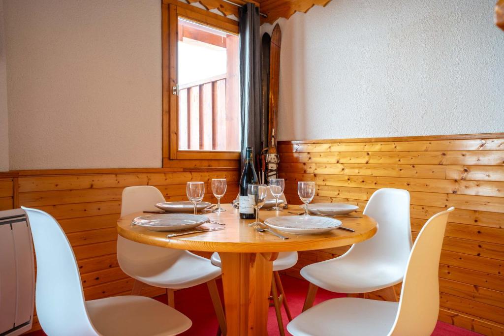 Residence Hermine, Ski In-Out with WiFi in Val Thorens, "V7" by Versant Collection - 4
