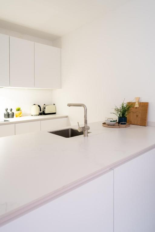 Spacious City Getaway for 8 in Antwerp 9