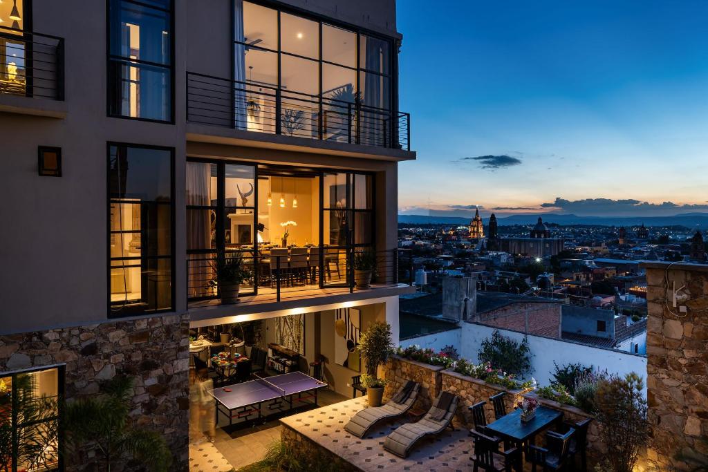 Vista Vieja, 6BR Luxury Villa with Pool & City Views - 5