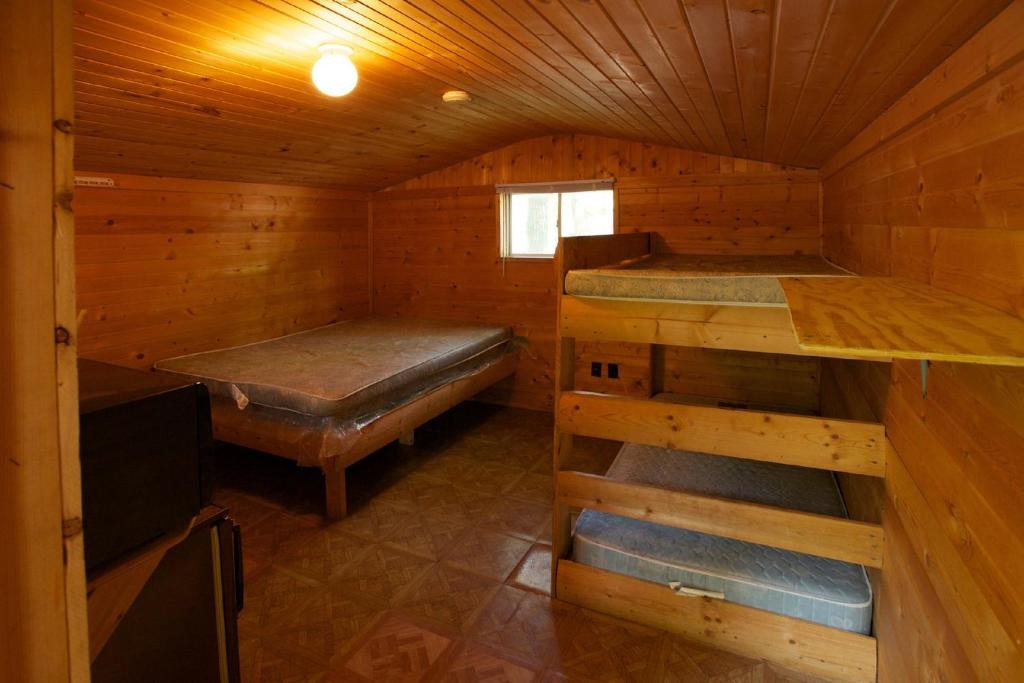 Plymouth Rock Camping Resort Studio Cabin 2 photo