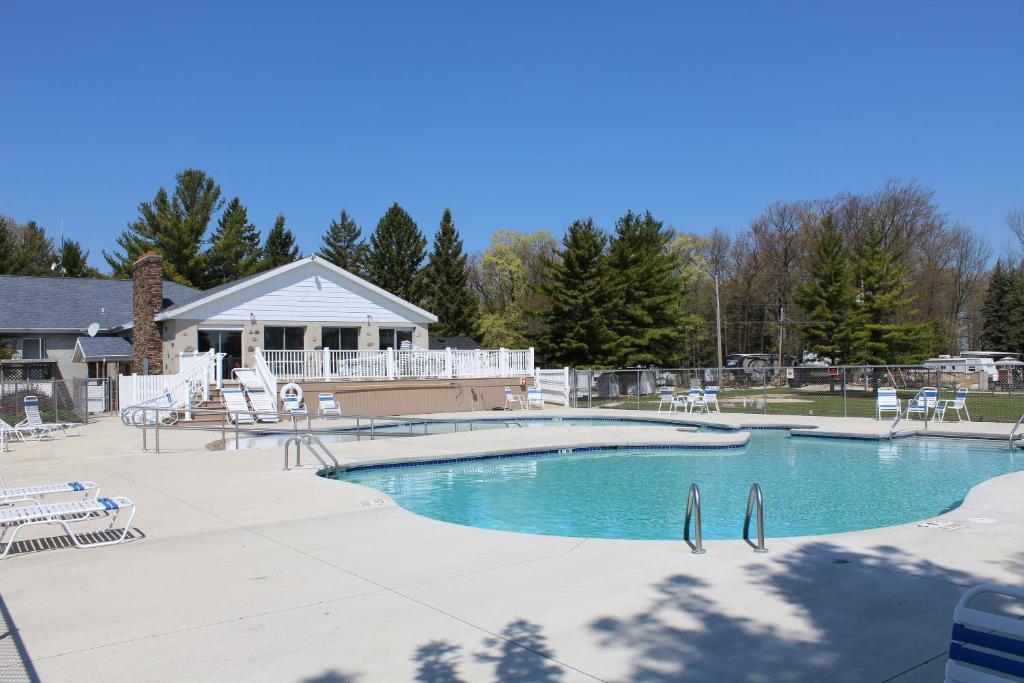 Plymouth Rock Camping Resort Studio Cabin 2 photo