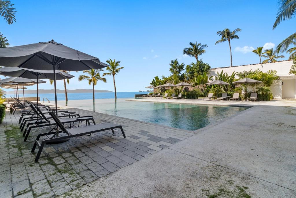Steps from the sand:3BR Apartment with Ocean Views - 4