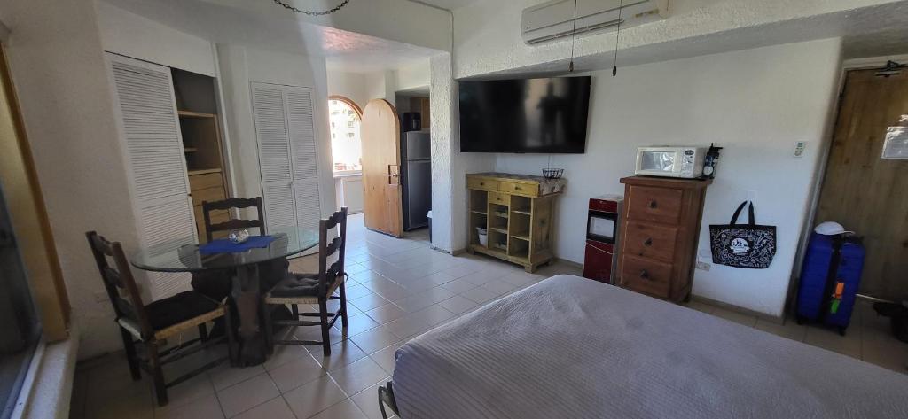 Marina Cabo Plaza "Casa Pura Vida" 108A - 5