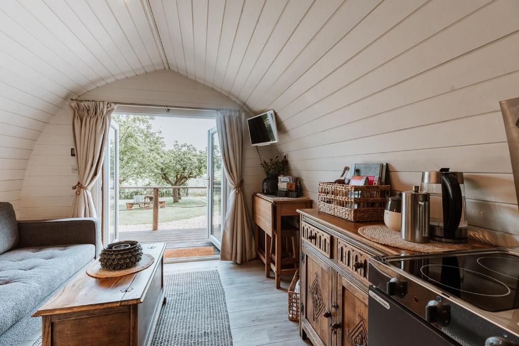 Secluded Cosy Luxury Pod with Wood Fired Hot Tub, Shrewsbury photo 5