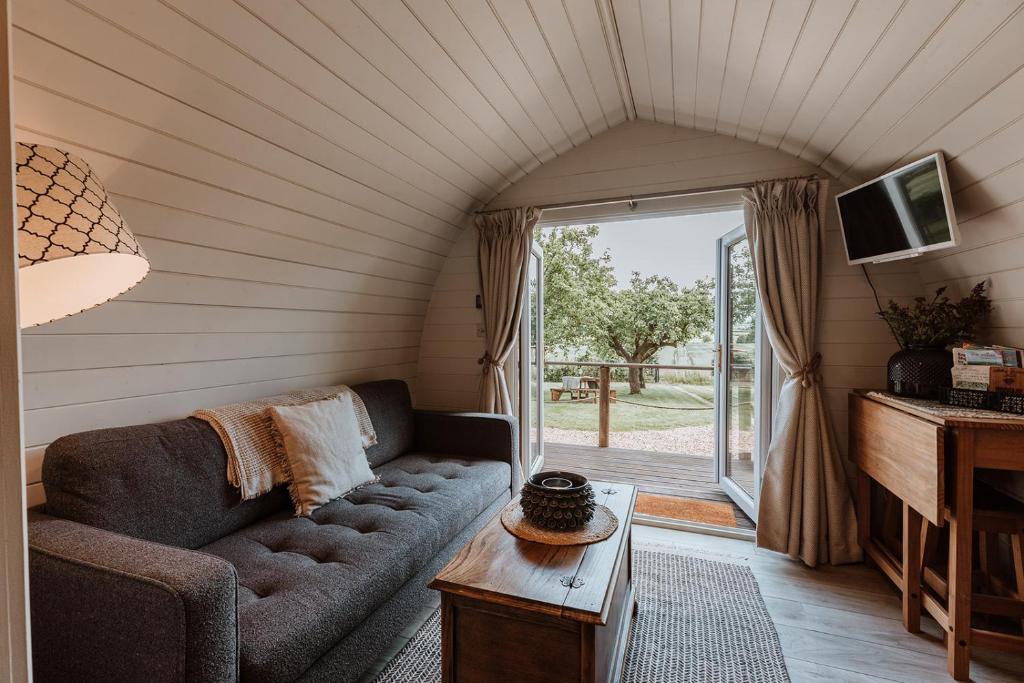 Secluded Cosy Luxury Pod with Wood Fired Hot Tub, Shrewsbury photo 2